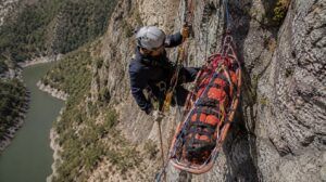 Operaciones avanzadas de búsqueda, rescate vertical y en zonas agrestes